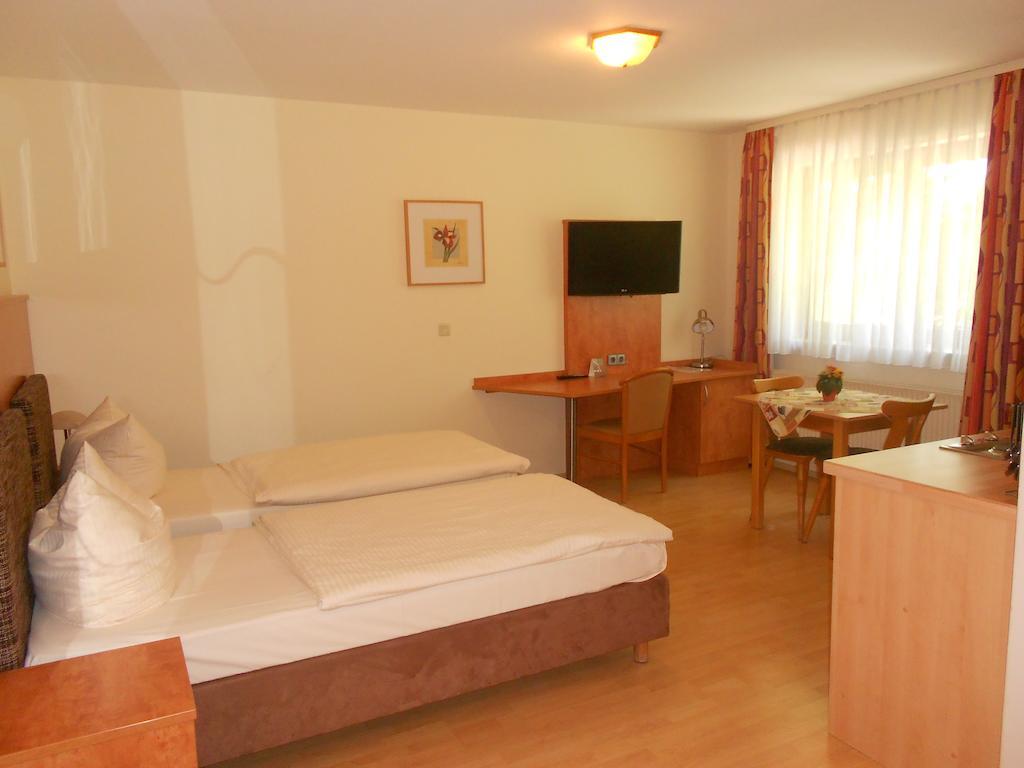 Apartment-Pension Schwalbennest Herzogenaurach Chambre photo