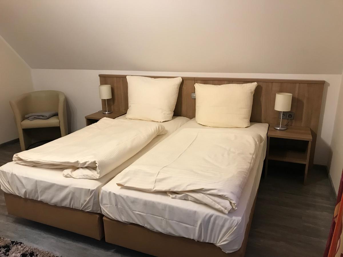 Apartment-Pension Schwalbennest Herzogenaurach Chambre photo